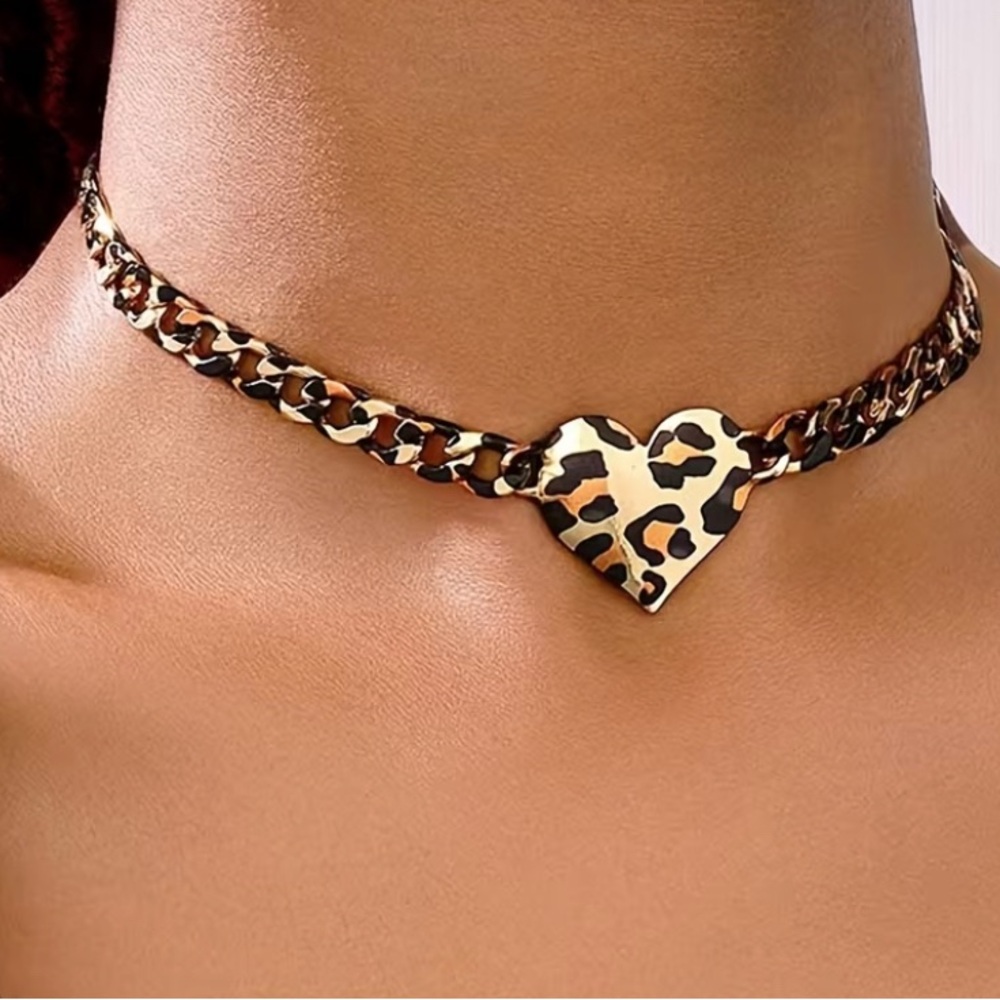🗝️reserved 🗝️ Leopard Heart Chain Choker Necklace - Gold Brown